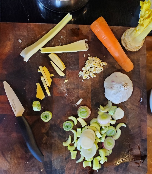 cutting board with chopped veggies