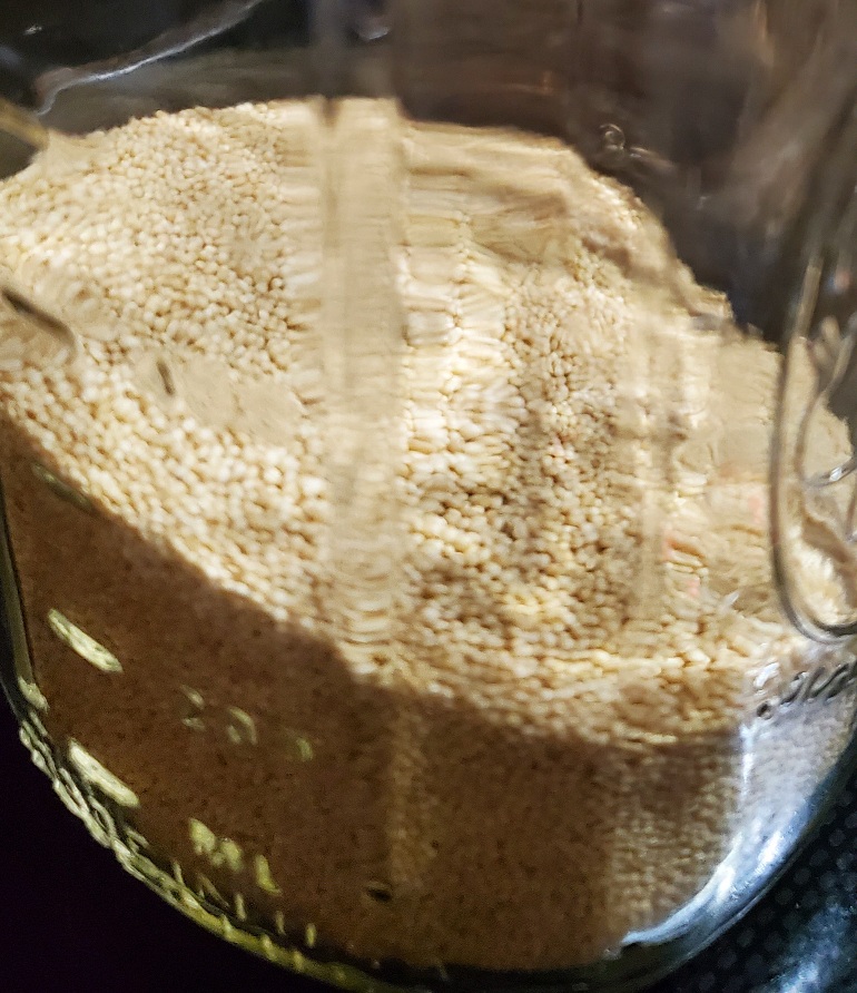 amaranth grains in mason jar