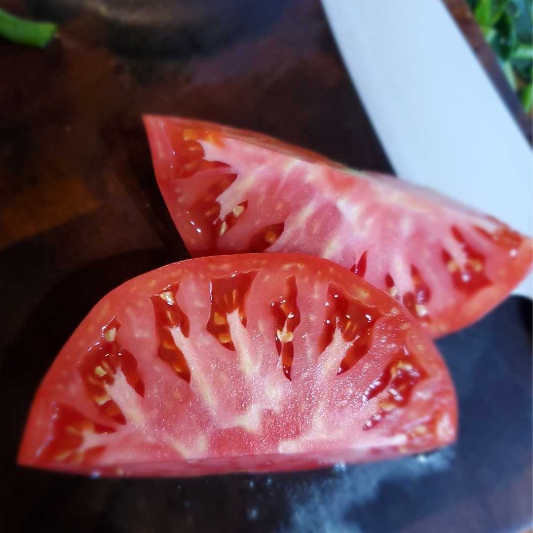 fresh sliced organic tomato farmers market